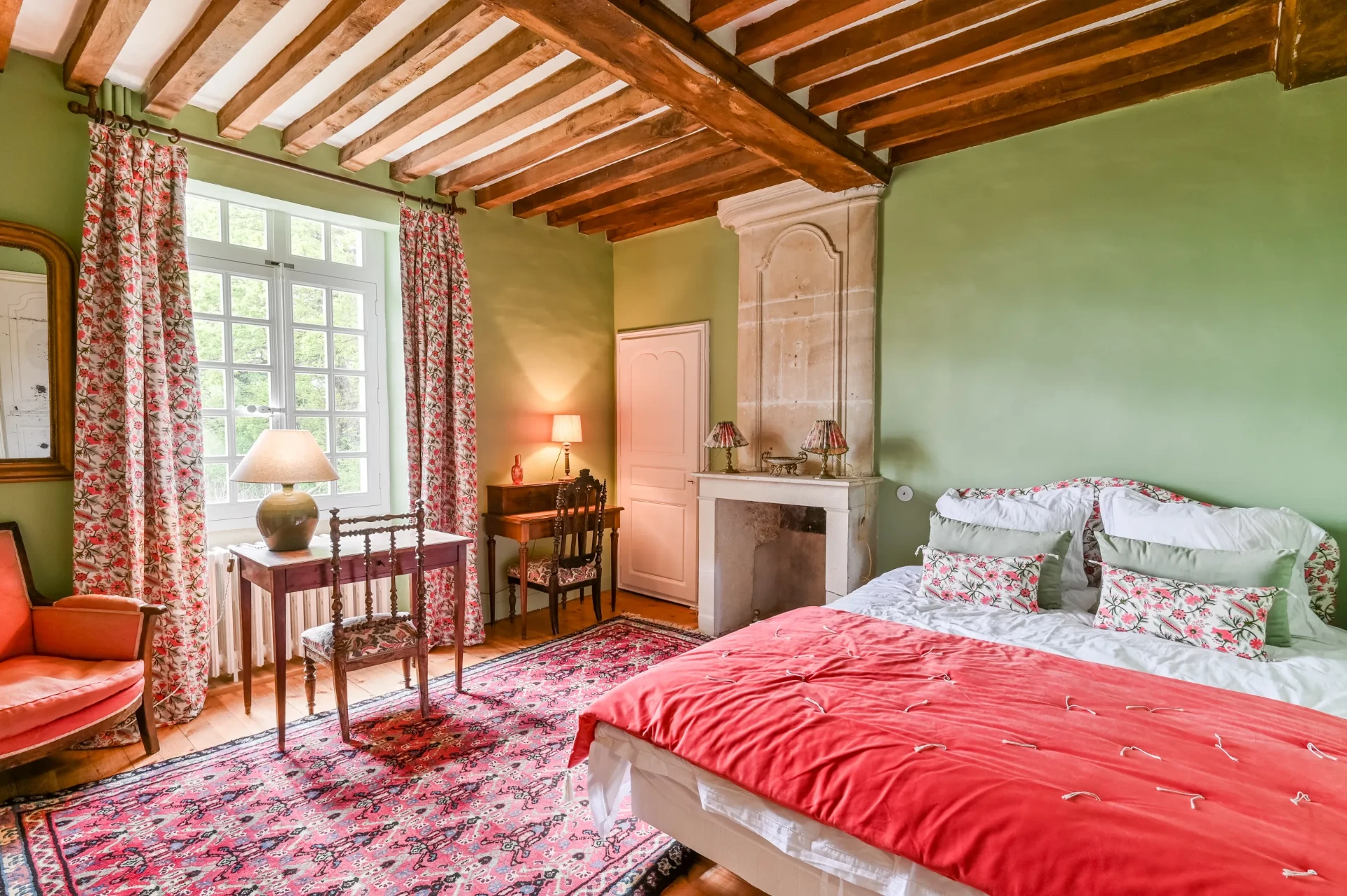 Chambre verte, poutres apparentes